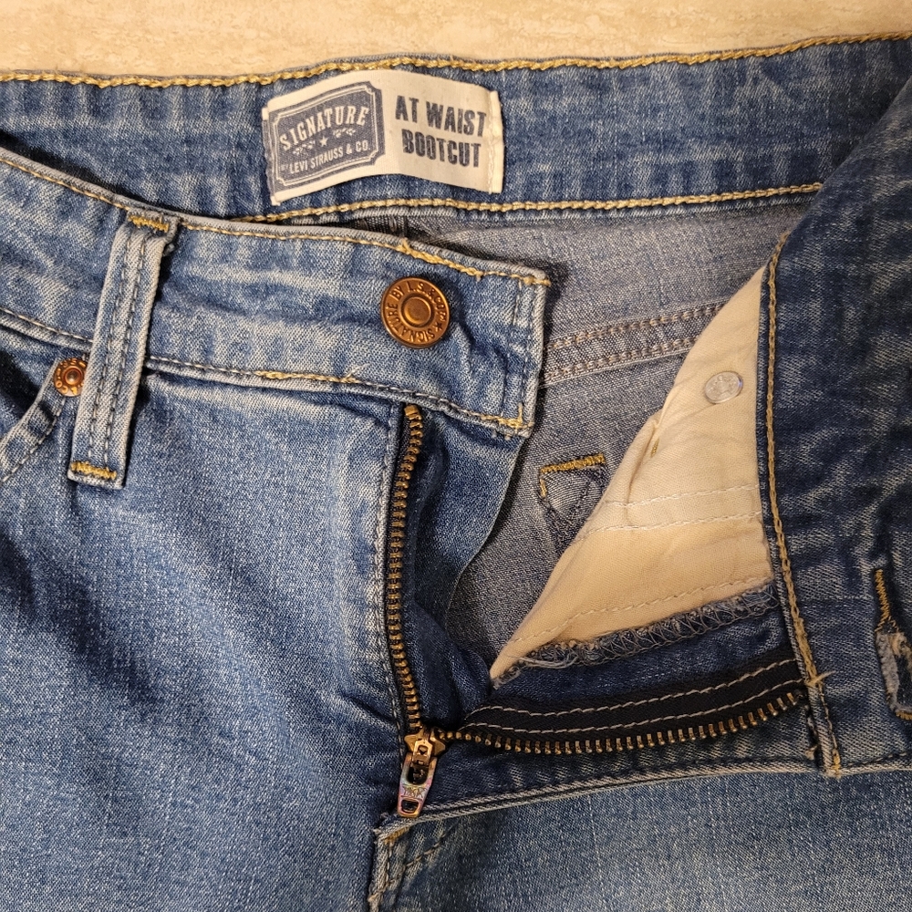 Levi Strauss Signature Jeans Sz 6 Blue Stretch Blend Denim Mid Rise Boot Cut EUC - Picture 7 of 9